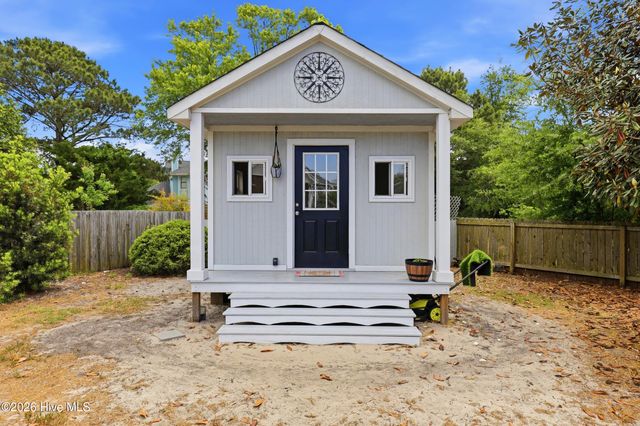 8504 Lakeview Drive, Wilmington, NC 28412