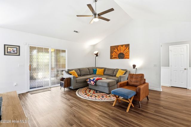 8504 Lakeview Drive, Wilmington, NC 28412