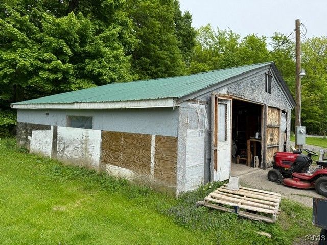 576 County Route 85, Granby, NY 13069