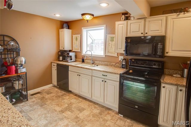 15176 Lageman Road, Godfrey, IL 62035