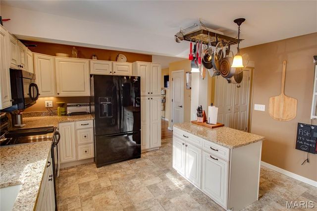 15176 Lageman Road, Godfrey, IL 62035