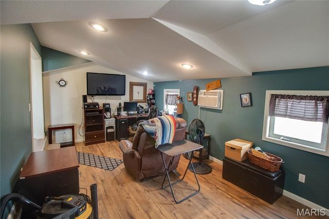 15176 Lageman Road, Godfrey, IL 62035