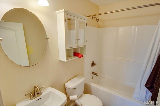 15176 Lageman Road, Godfrey, IL 62035