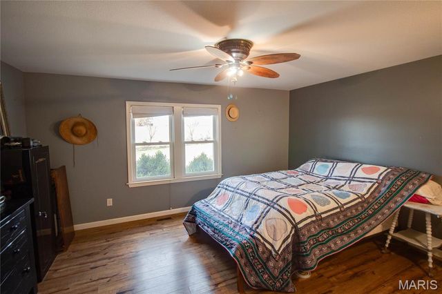 15176 Lageman Road, Godfrey, IL 62035