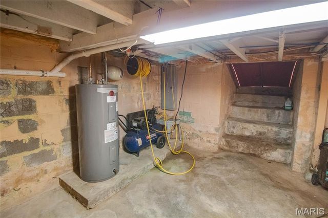 15176 Lageman Road, Godfrey, IL 62035