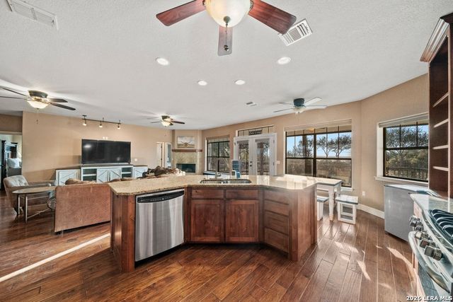 852 Crossbow, Canyon Lake, TX 78133