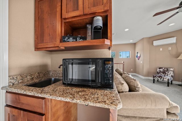 852 Crossbow, Canyon Lake, TX 78133