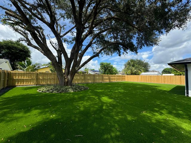 158 Cordoba Circle, Royal Palm Beach, FL 33411