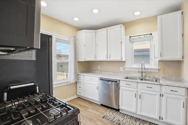 7704 40th AVENUE, Kenosha, WI 53142