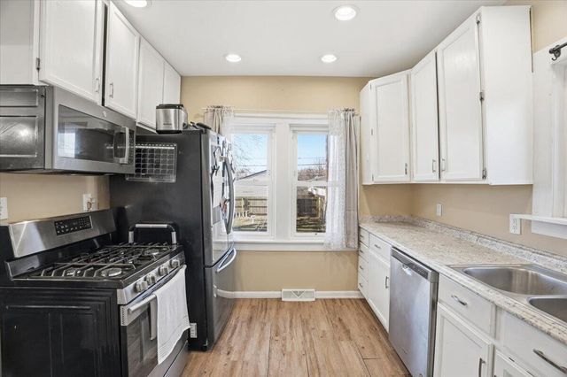 7704 40th AVENUE, Kenosha, WI 53142