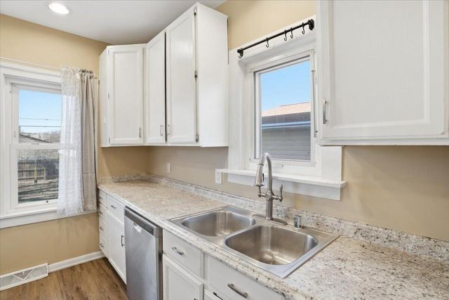 7704 40th AVENUE, Kenosha, WI 53142