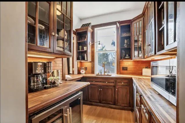 1520 College AVENUE, Racine, WI 53403