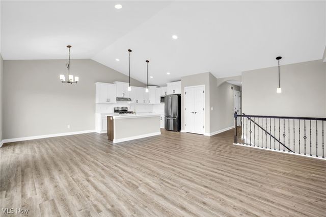 482 Meadow Trail SW, Hartville, OH 44632