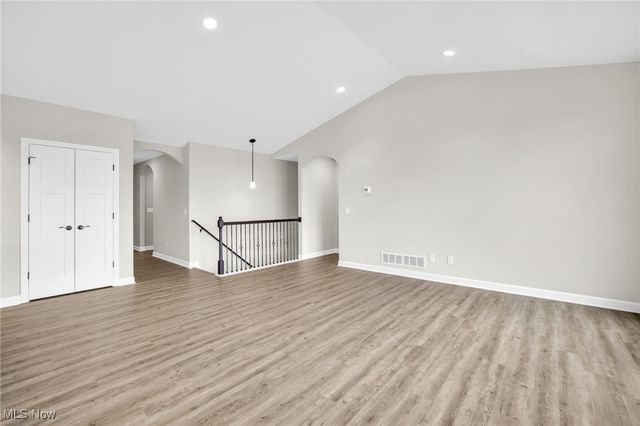 482 Meadow Trail SW, Hartville, OH 44632