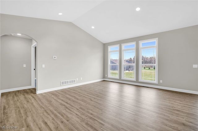 482 Meadow Trail SW, Hartville, OH 44632