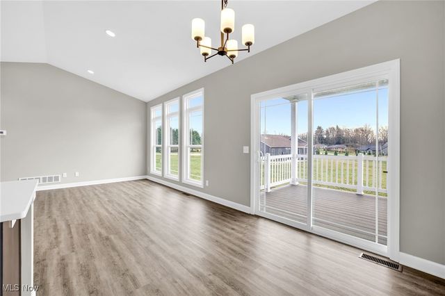 482 Meadow Trail SW, Hartville, OH 44632