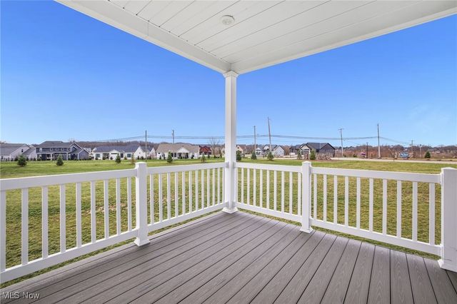 482 Meadow Trail SW, Hartville, OH 44632