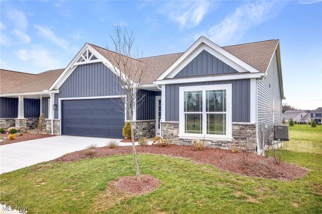 482 Meadow Trail SW, Hartville, OH 44632