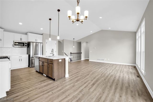 482 Meadow Trail SW, Hartville, OH 44632