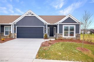 482 Meadow Trail SW, Hartville, OH 44632