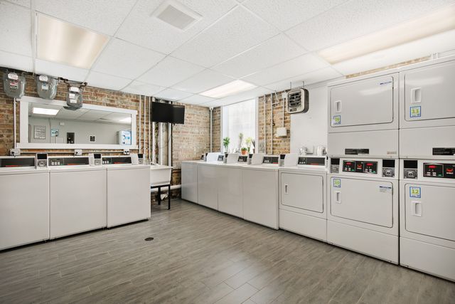 6109 N Winthrop Avenue 3, Chicago, IL 60660