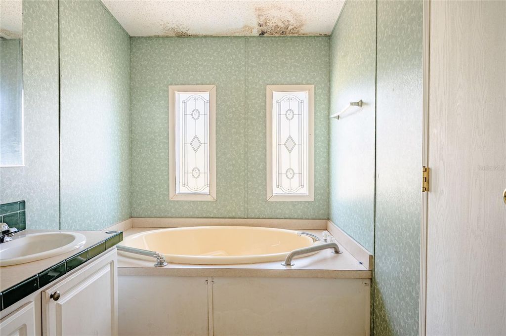 Image 13 of property listing at 8 13TH STREET SE, Steinhatchee, FL 32359