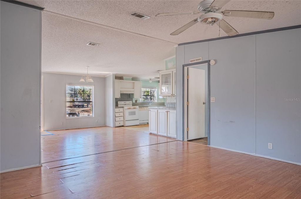 Image 17 of property listing at 8 13TH STREET SE, Steinhatchee, FL 32359