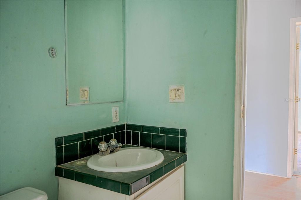 Image 22 of property listing at 8 13TH STREET SE, Steinhatchee, FL 32359