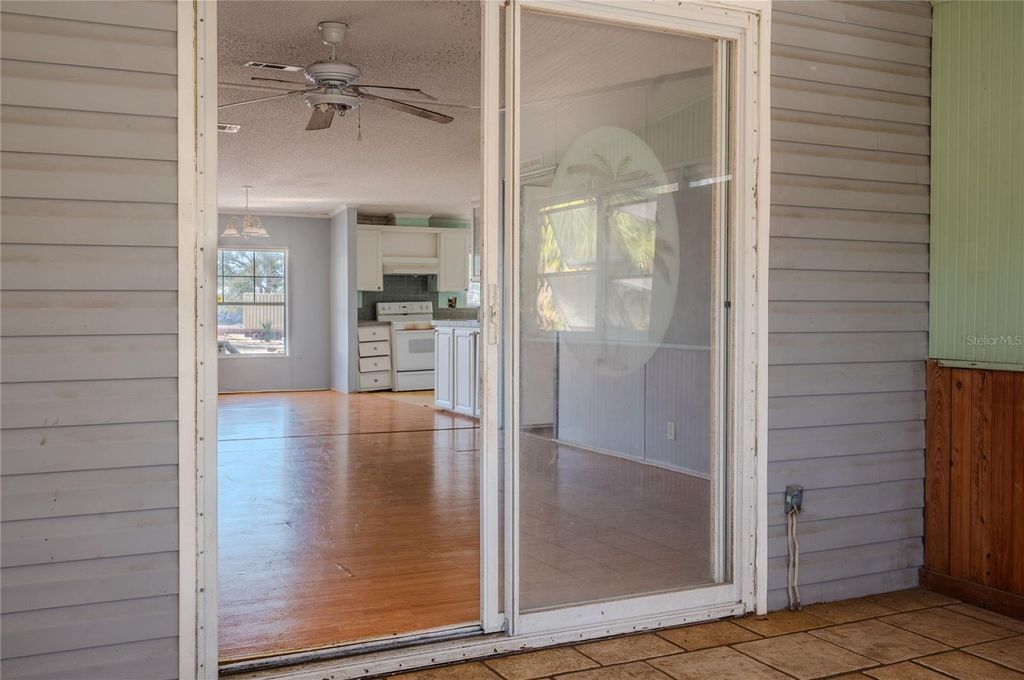 Image 26 of property listing at 8 13TH STREET SE, Steinhatchee, FL 32359