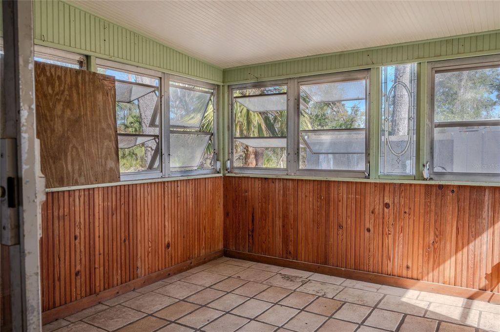 Image 27 of property listing at 8 13TH STREET SE, Steinhatchee, FL 32359