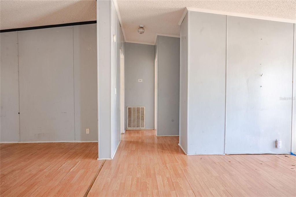 Image 4 of property listing at 8 13TH STREET SE, Steinhatchee, FL 32359