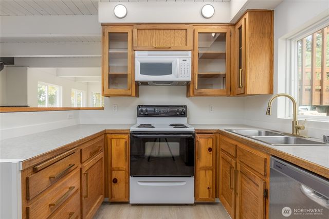 1386 Admirals Drive, Oak Harbor, WA 98277