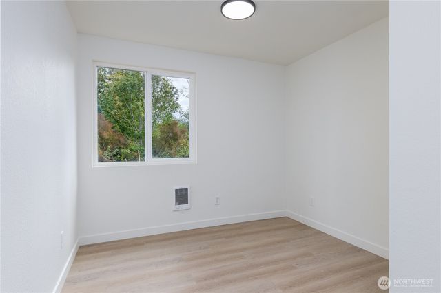 1386 Admirals Drive, Oak Harbor, WA 98277