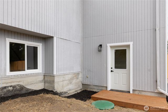 1386 Admirals Drive, Oak Harbor, WA 98277
