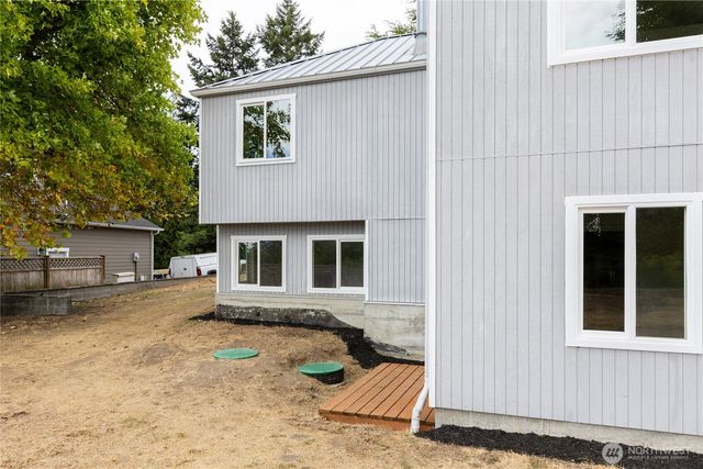 1386 Admirals Drive, Oak Harbor, WA 98277