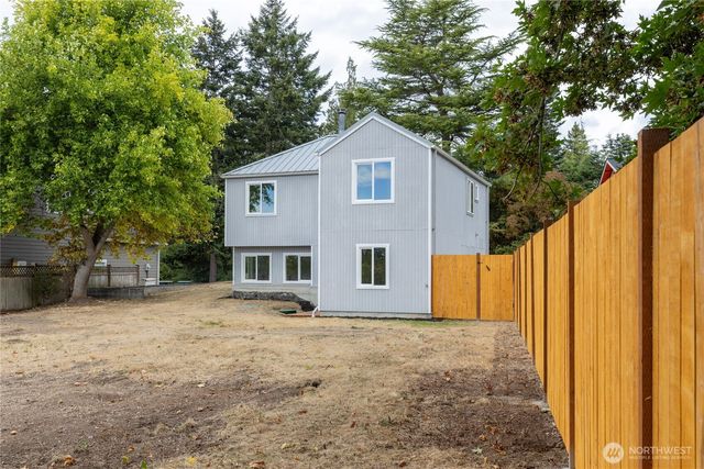 1386 Admirals Drive, Oak Harbor, WA 98277