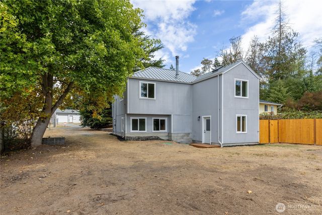 1386 Admirals Drive, Oak Harbor, WA 98277
