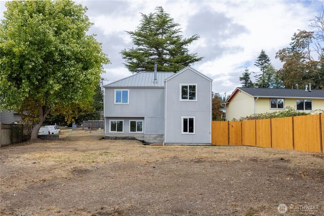 1386 Admirals Drive, Oak Harbor, WA 98277
