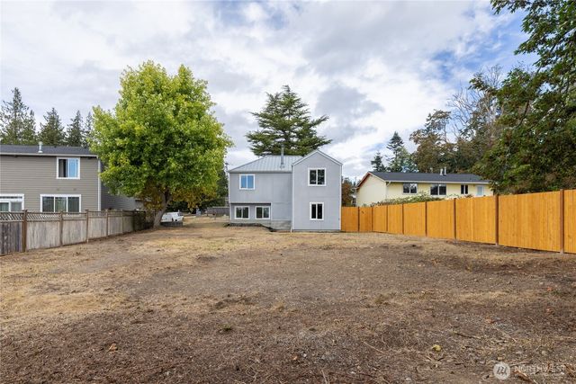 1386 Admirals Drive, Oak Harbor, WA 98277