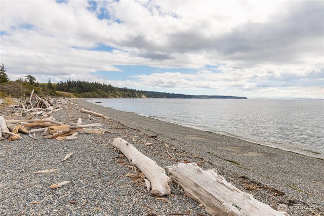 1386 Admirals Drive, Oak Harbor, WA 98277