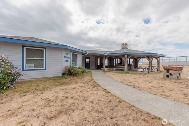 1386 Admirals Drive, Oak Harbor, WA 98277