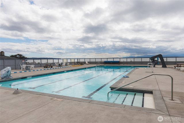 1386 Admirals Drive, Oak Harbor, WA 98277