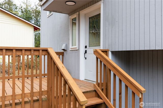 1386 Admirals Drive, Oak Harbor, WA 98277