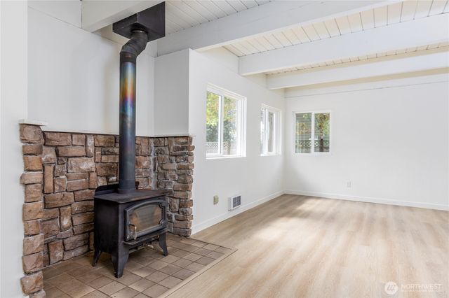 1386 Admirals Drive, Oak Harbor, WA 98277