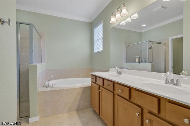 2391 Heydon CIR E, Naples, FL 34120