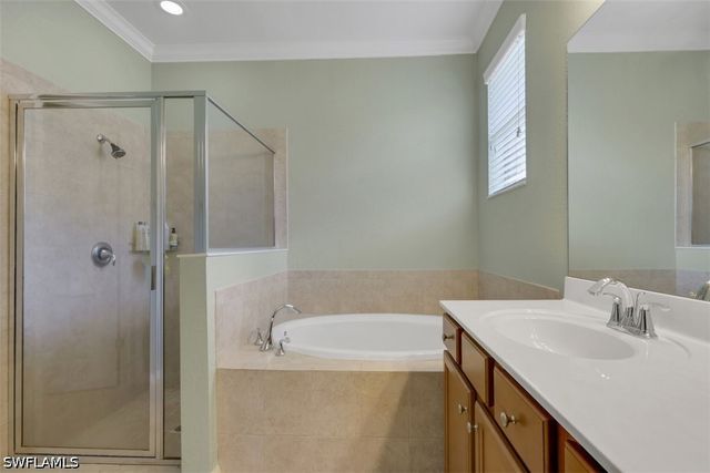 2391 Heydon CIR E, Naples, FL 34120