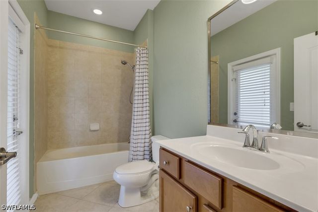 2391 Heydon CIR E, Naples, FL 34120