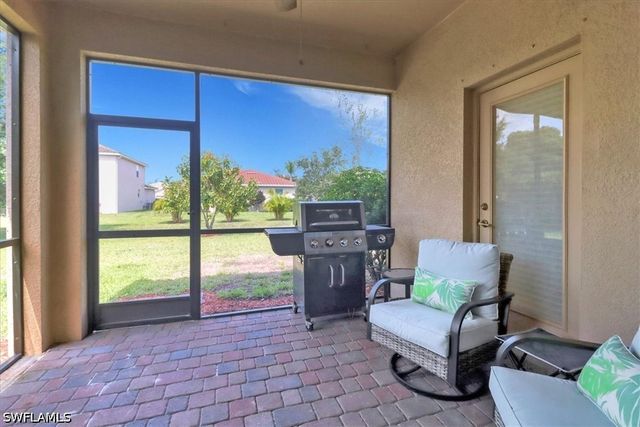 2391 Heydon CIR E, Naples, FL 34120