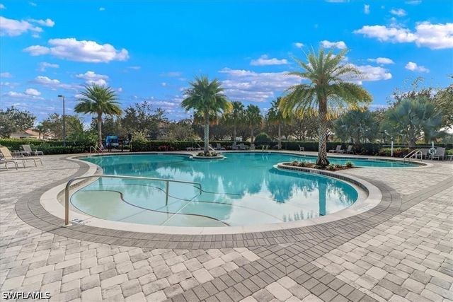 2391 Heydon CIR E, Naples, FL 34120
