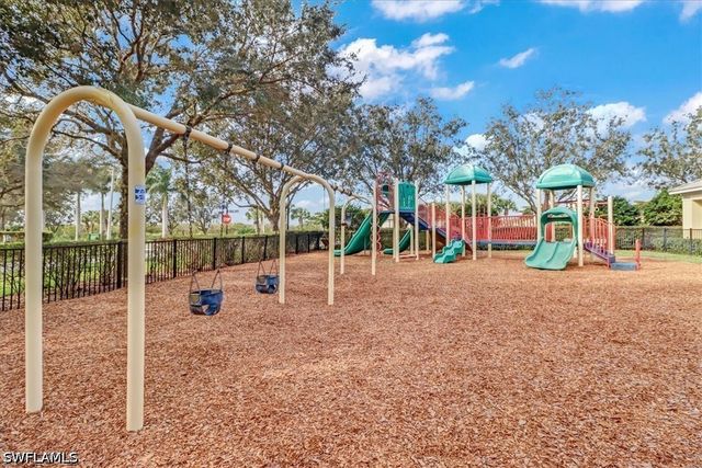 2391 Heydon CIR E, Naples, FL 34120